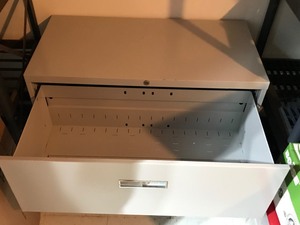 lot 64 image: 2 Drawer Metal File Cabinet
