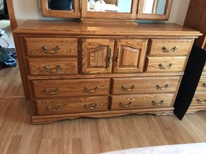 lot 87 image: Wood 10 Drawer Dresser with Mirror (Furniture Traditions An American Heirlom)