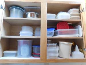 lot 126 image: Plastic Food Storage Containers