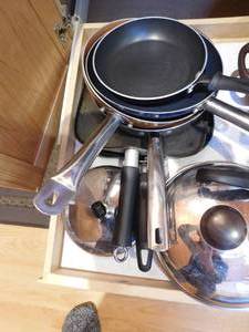 lot 144 image: Miscellaneous pots and pans