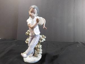 lot 147 image: Lladro Figurine