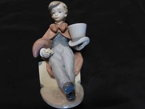 lot 148 image: Lladro Collectible Figurine