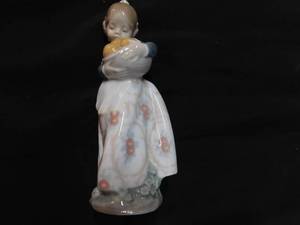 lot 154 image: Lladro Collectible Figurine