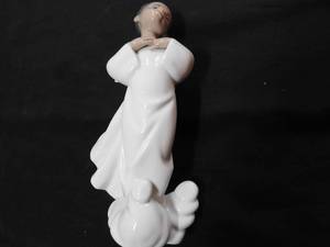 lot 155 image: Lladro Collectible Figurine