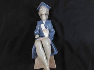 lot 157 image: Lladro Collectible Figurine