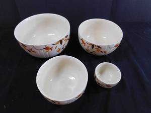 lot 162 image: Vintage Hall Jewel Tea Bowl Set