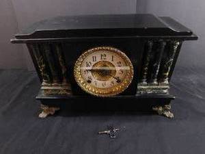 lot 164 image: Vintage Mantle Clock with Key