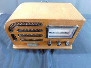 lot 167 image: Thomas Collectors Edition Radio Model 1946