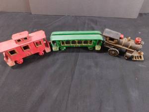 lot 170 image: Cast Iron Train