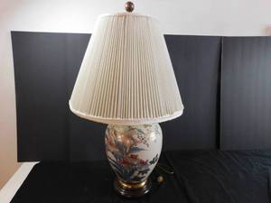 lot 172 image: Table Lamp