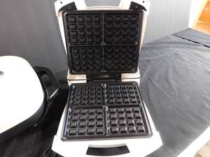 lot 407 image: Kitchen Appliances