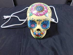 lot 420 image: Skull Lamp