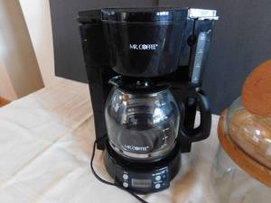 lot 123 image: 3 Kitchen Appliances