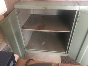 lot 318 image: Metal Cabinet with Shelf