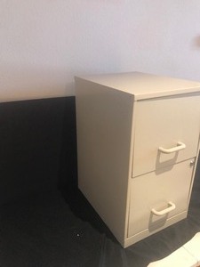 lot 357 image: 2 Drawer File Cabinet