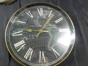 lot 427 image: 2 Clocks and a Glass Shade Lamp