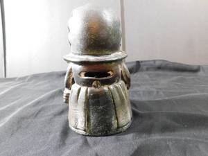 lot 431 image: Grandma Cast Iron Bank