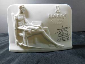 lot 447 image: Lladro Collectors Society Plaque