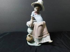 lot 449 image: Lladro Collectible Figurine