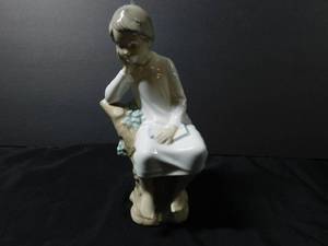 lot 451 image: Lladro Collectible Figurine