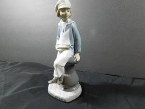 lot 250 image: Lladro Collectible Figurine