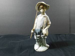 lot 251 image: Lladro Collectible Figurine