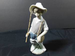 lot 252 image: Lladro Collectible Figurine in original box