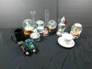 lot 253 image: Water Globes and Misc. Glassware