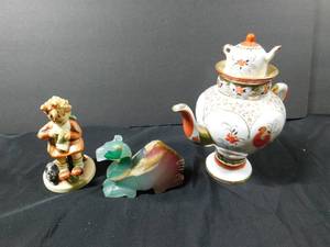 lot 254 image: Goebel, Teapot, Camel