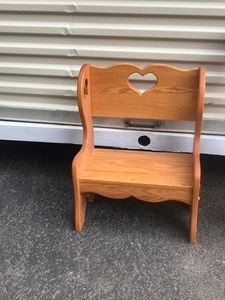 lot 366 image: 3 Shelves - 1 Kids Bench - 1 Key Rack with Mirror