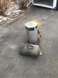lot 368 image: Wood Step Ladder - Extension Cord - Heater - Air Tank