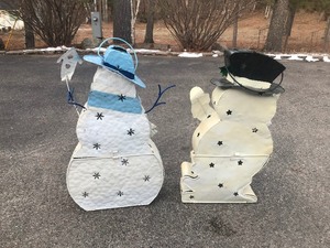 lot 375 image: 2 - Metal Snowman