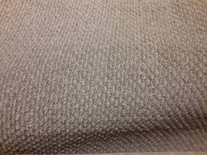 lot 204 image: Area rug-Looks to be new