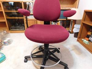 lot 266 image: Red Office Chair