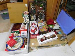 lot 207 image: Christmas Decorations