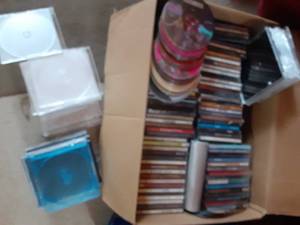 lot 481 image: Box of cds