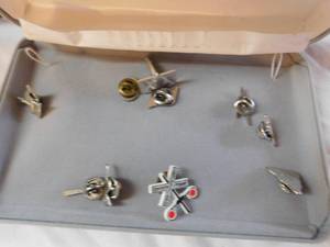 lot 486 image: Jewelry, Knives