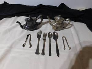 lot 233 image: Vintage Railroad Teapots and Flatware