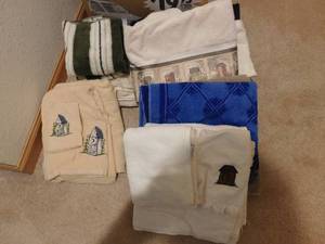 lot 249 image: Bath Towels and wash cloths