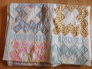 lot 462 image: Quilt