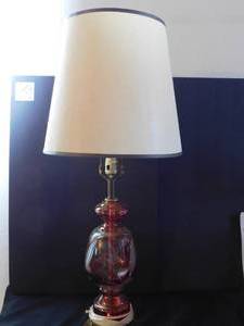 lot 492 image: Cut Glass Lamp