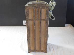 lot 495 image: Stone Trim Lamp