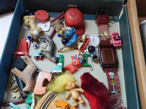 lot 485 image: Small Collectibles