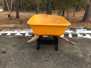 lot 391 image: True Temper 8 cu ft Wheel Barrow