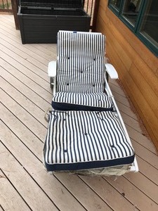 lot 516 image: Adjustable Outdoor Lounge Chair with Wheels