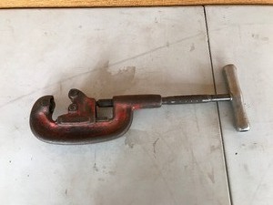 lot 529 image: Ridgid No. 202 Wide Roll Heavy Duty Pipe Cutter Tool