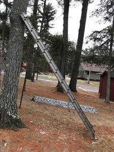 lot 540 image: 24 ft Aluminum Extension Ladder