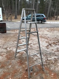 lot 542 image: 5 ft Aluminum Step Ladder