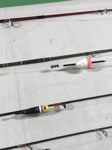 lot 586 image: 4 Fishing rod and reels