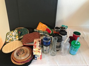 lot 610 image: Insolated cups, potholders and more
